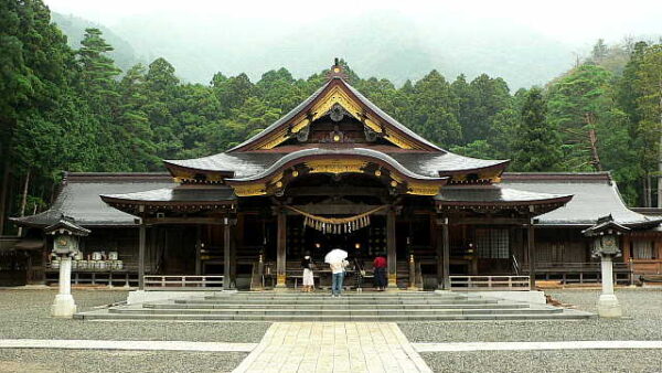 越後一の宮　弥彦神社